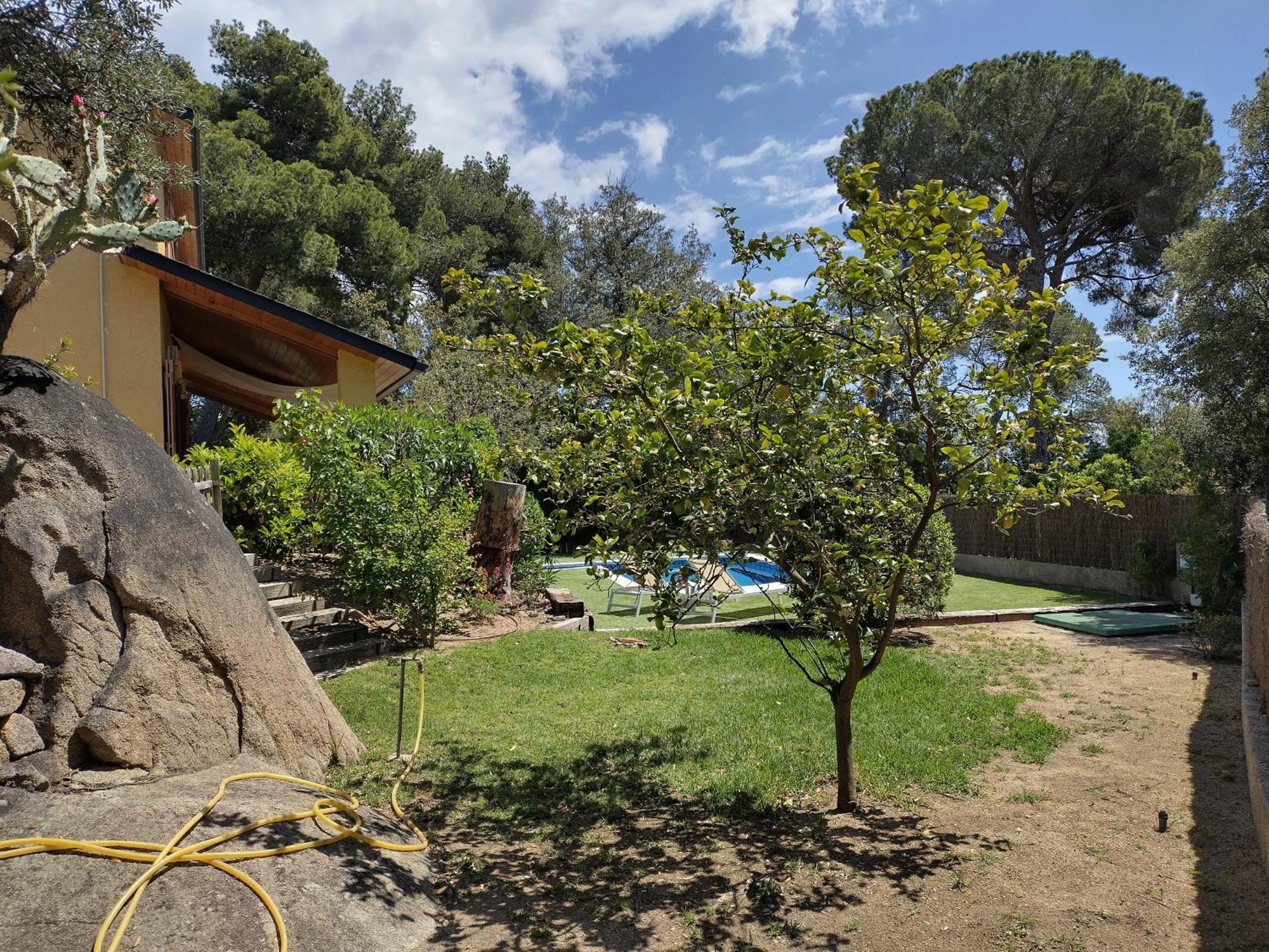 Casa Feliz Villa Sant Cebrià de Vallalta Екстериор снимка