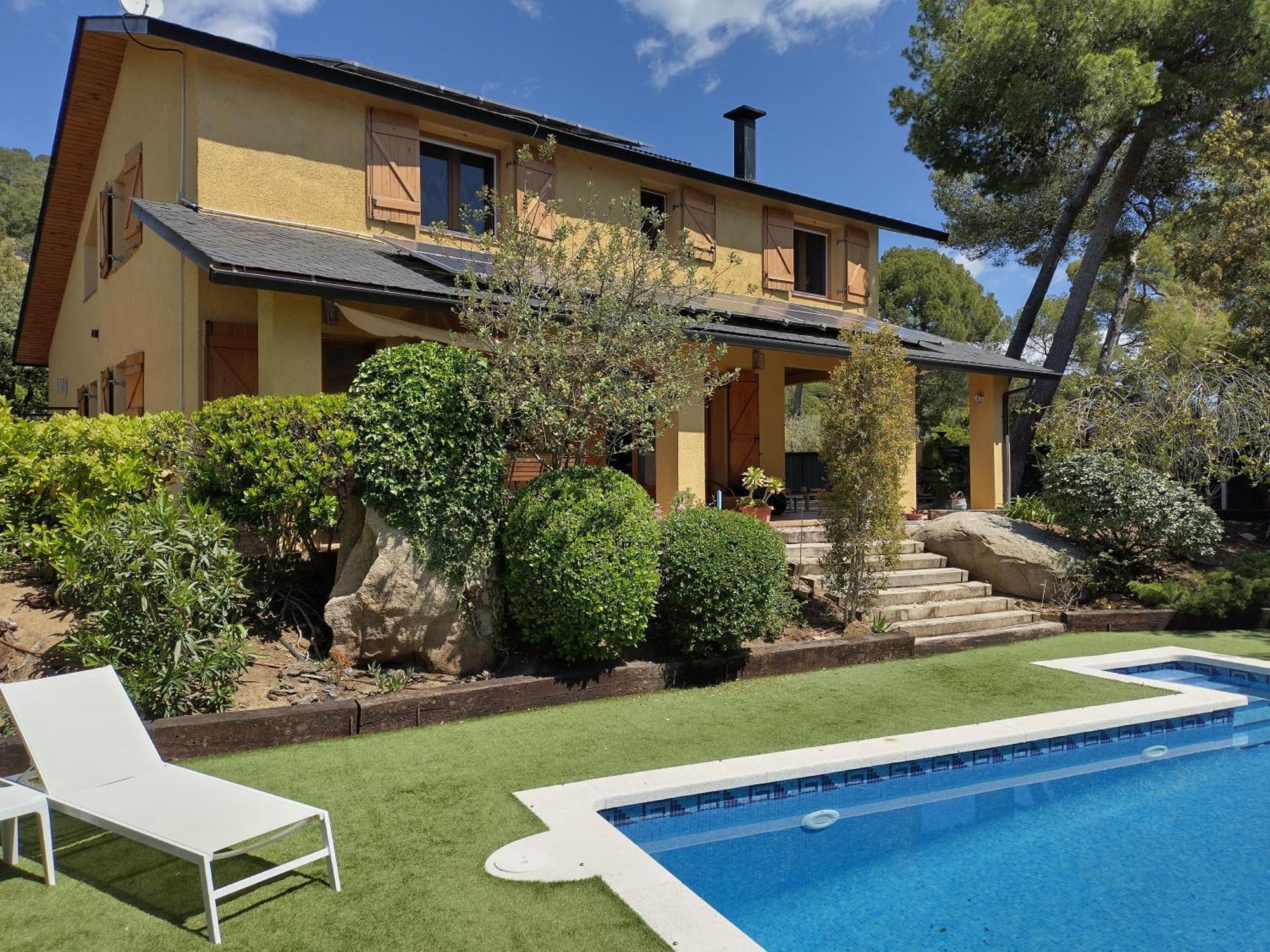Casa Feliz Villa Sant Cebrià de Vallalta Екстериор снимка