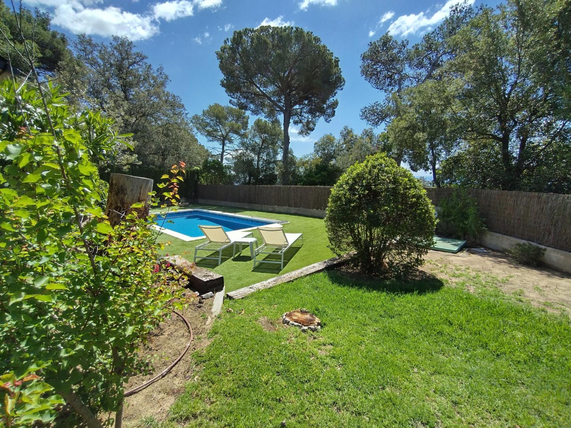 Casa Feliz Villa Sant Cebrià de Vallalta Екстериор снимка