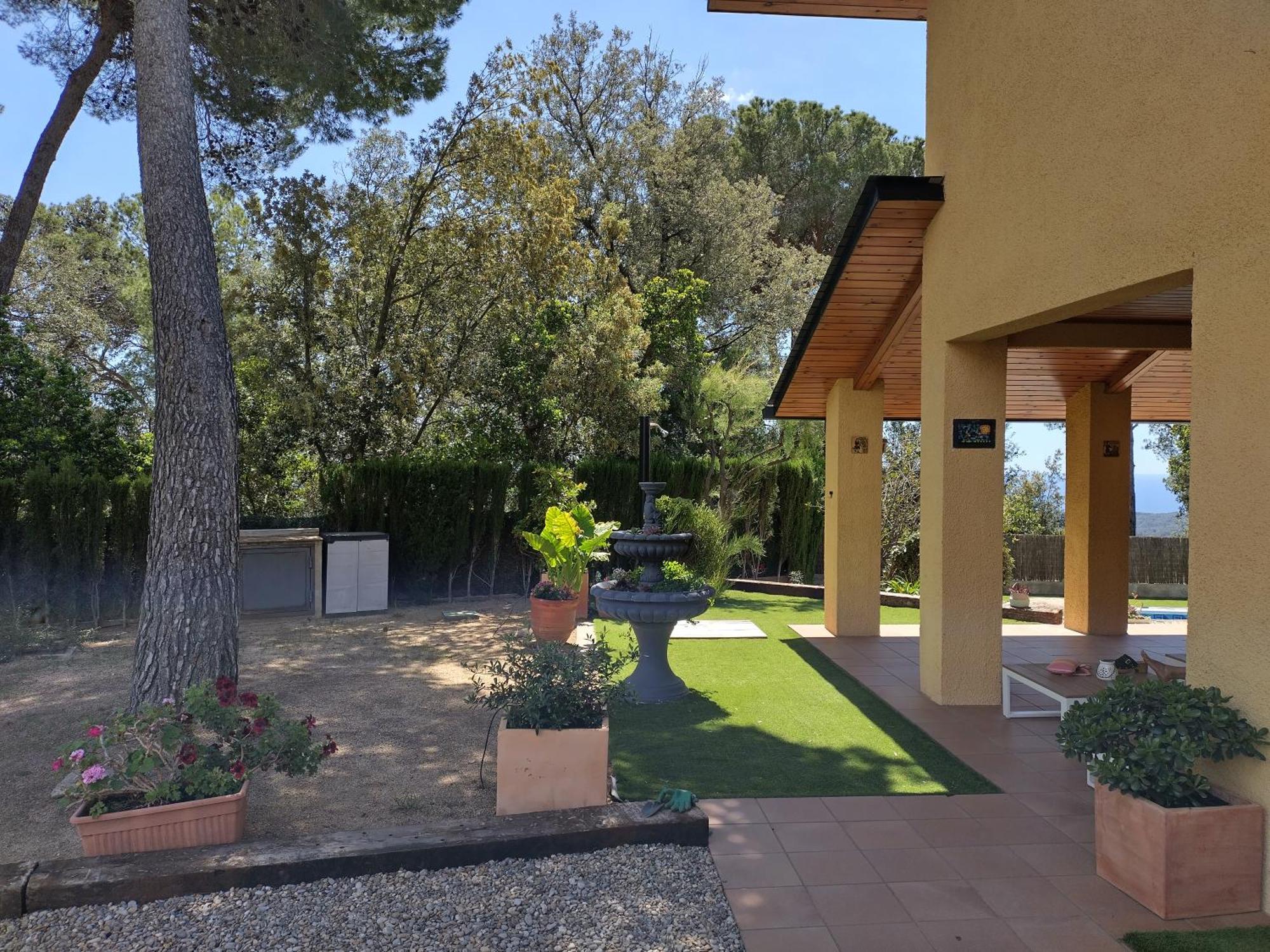 Casa Feliz Villa Sant Cebrià de Vallalta Екстериор снимка