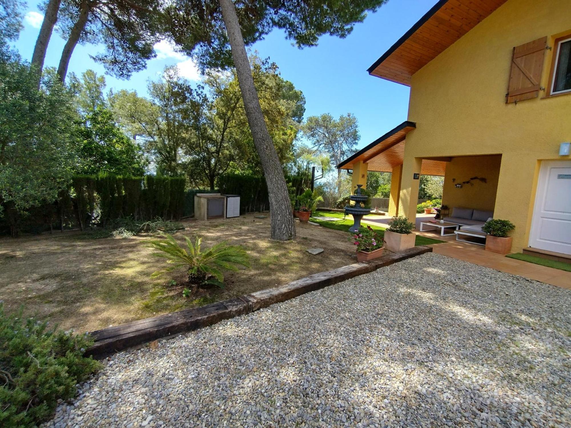 Casa Feliz Villa Sant Cebrià de Vallalta Екстериор снимка