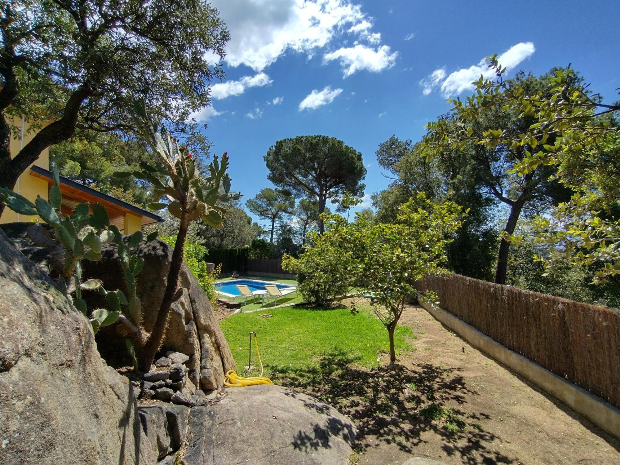 Casa Feliz Villa Sant Cebrià de Vallalta Екстериор снимка