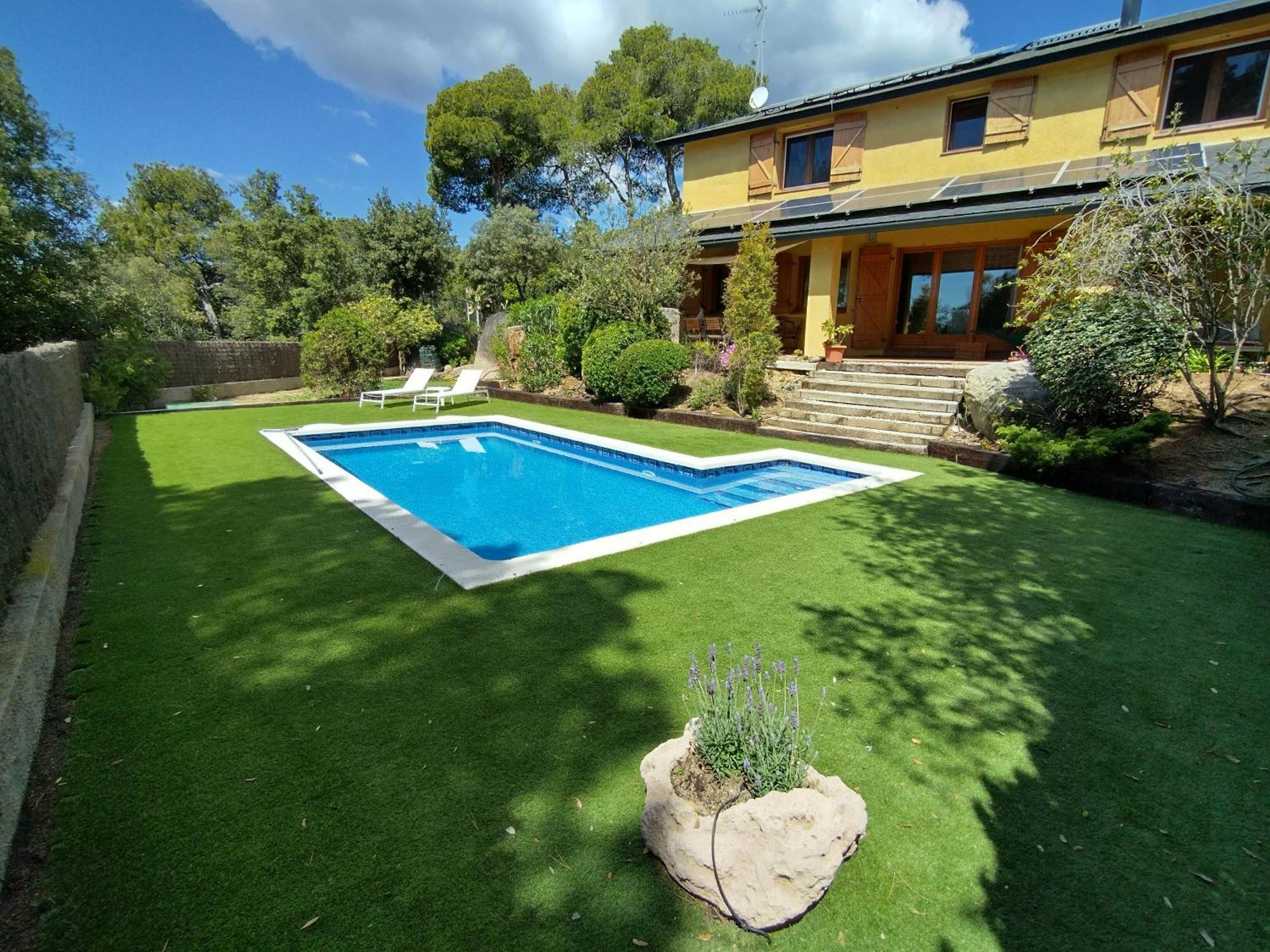 Casa Feliz Villa Sant Cebrià de Vallalta Екстериор снимка
