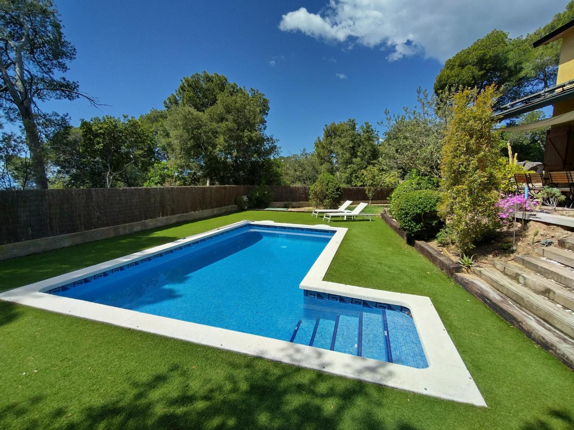Casa Feliz Villa Sant Cebrià de Vallalta Екстериор снимка