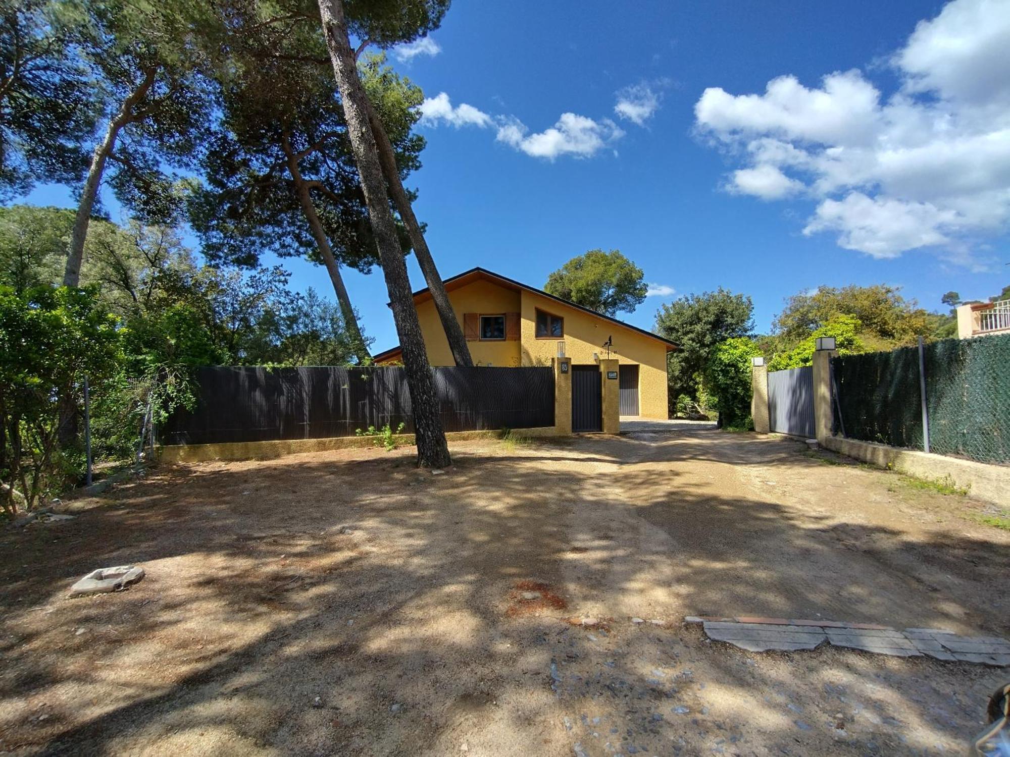 Casa Feliz Villa Sant Cebrià de Vallalta Екстериор снимка